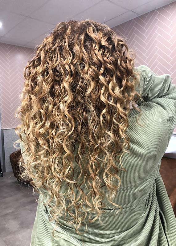 curly hair stylist